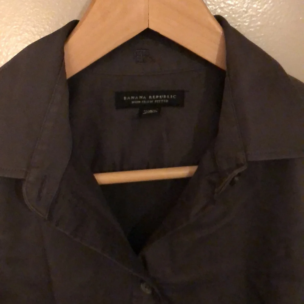 Banana Repiblic slim fit blouse, dark gray size 6 - Picture 2 of 5
